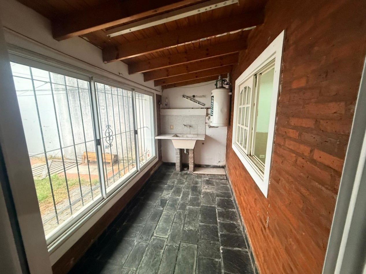 ALQUILER DEPARTAMENTO TRES AMBIENTES CON PATIO VILLA DE MAYO 