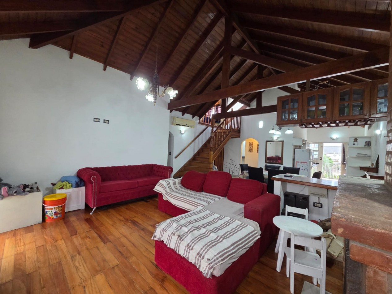 VENTA CASA CUATRO AMBIENTES PILETA COCHERA PARQUE QUINCHO VILLA DE MAYO