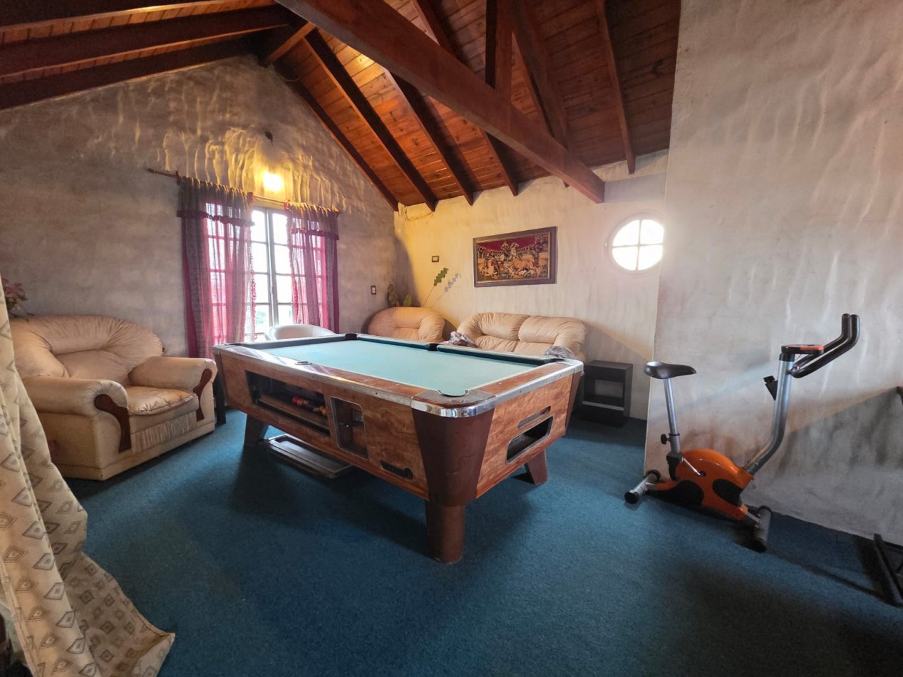 VENTA CASA CUATRO AMBIENTES PILETA COCHERA PARQUE QUINCHO VILLA DE MAYO