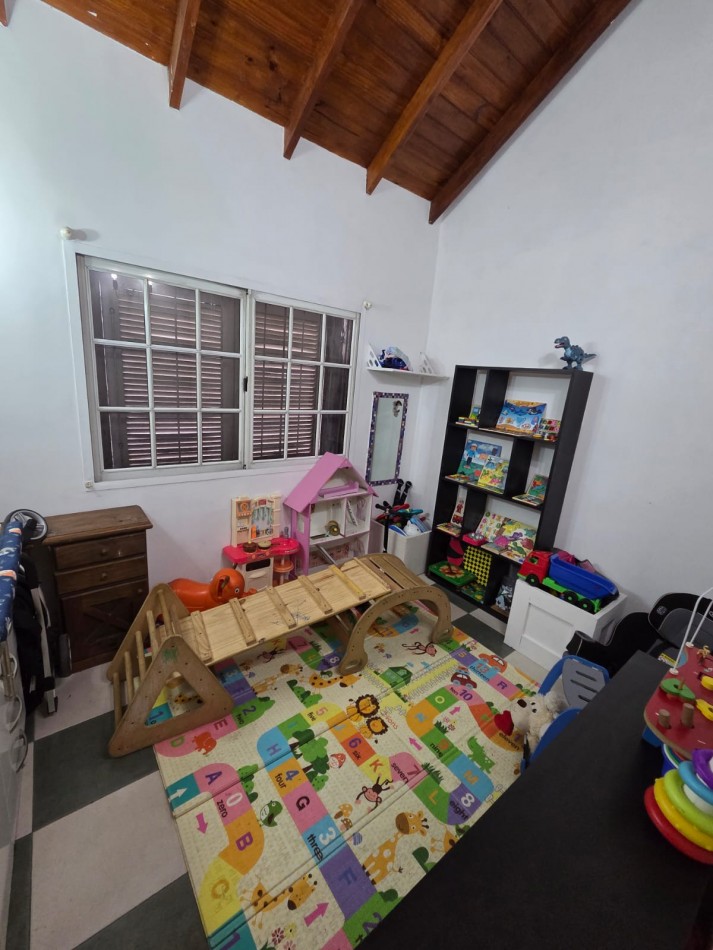 VENTA CASA CUATRO AMBIENTES PILETA COCHERA PARQUE QUINCHO VILLA DE MAYO