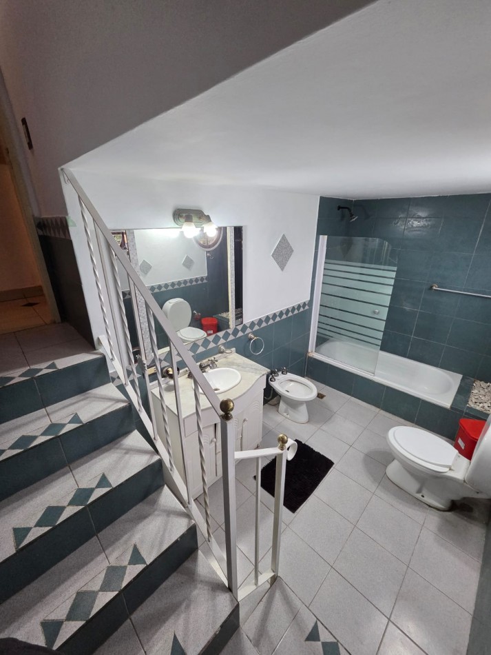 VENTA CASA CUATRO AMBIENTES PILETA COCHERA PARQUE QUINCHO VILLA DE MAYO