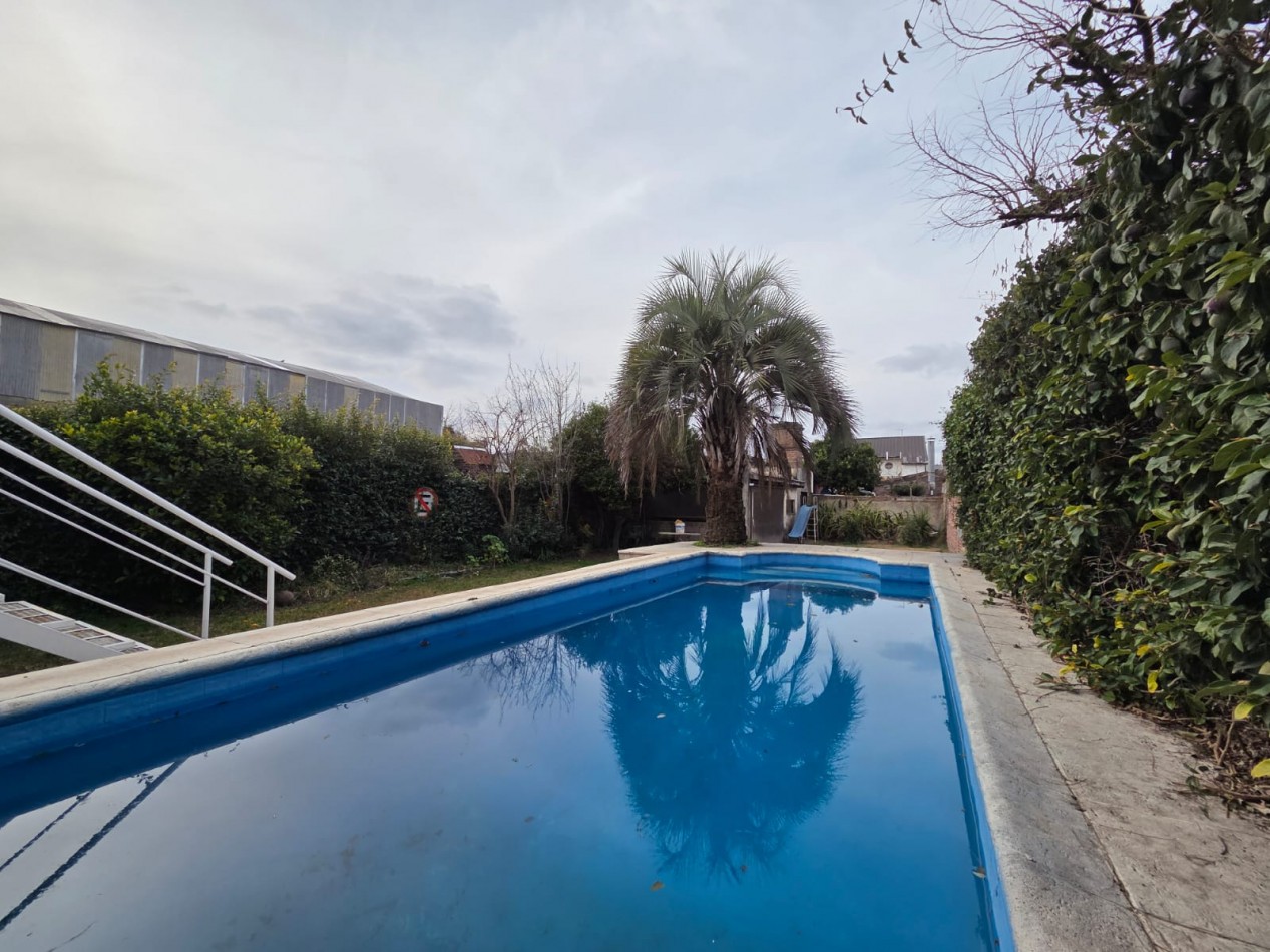 VENTA CASA CUATRO AMBIENTES PILETA COCHERA PARQUE QUINCHO VILLA DE MAYO