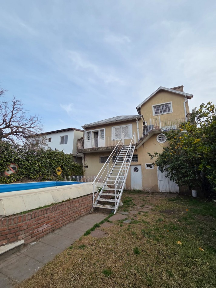 VENTA CASA CUATRO AMBIENTES PILETA COCHERA PARQUE QUINCHO VILLA DE MAYO