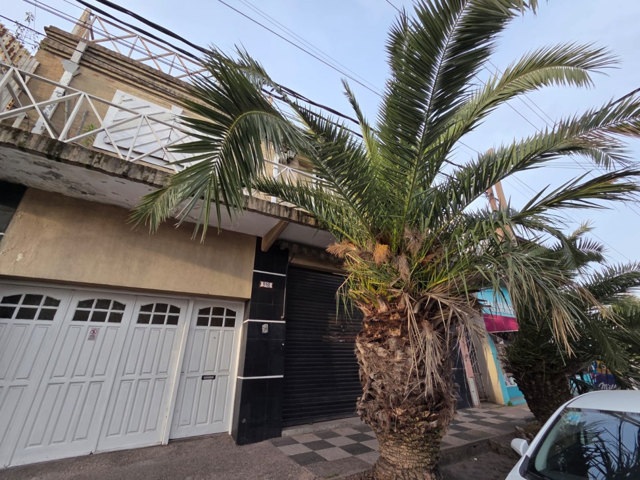 VENTA CASA CUATRO AMBIENTES PILETA COCHERA PARQUE QUINCHO VILLA DE MAYO