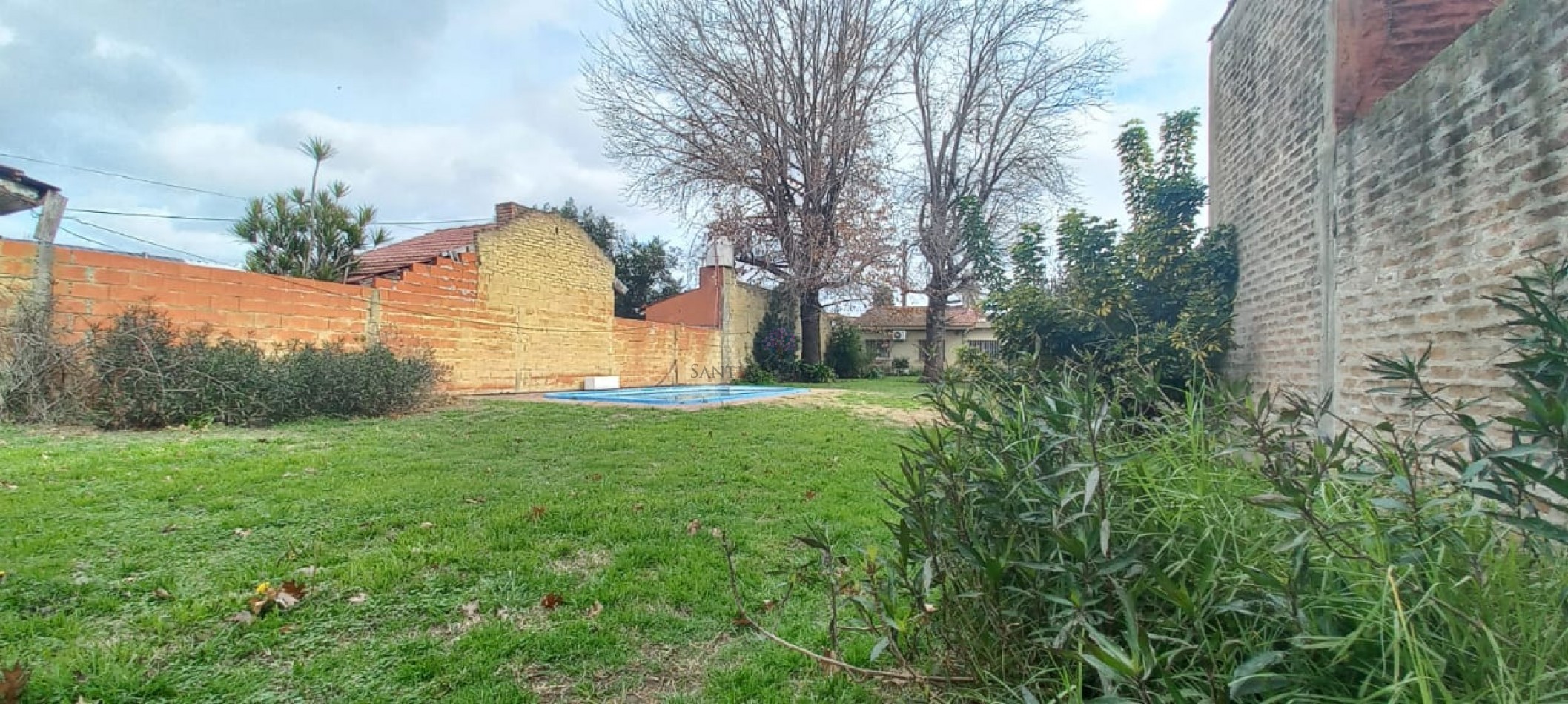 VENTA CASA CON PILETA EN POLVORINES