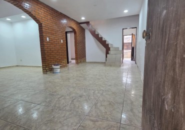ALQUILER CASA TRES AMBIENTES COCHERA Y PATIO